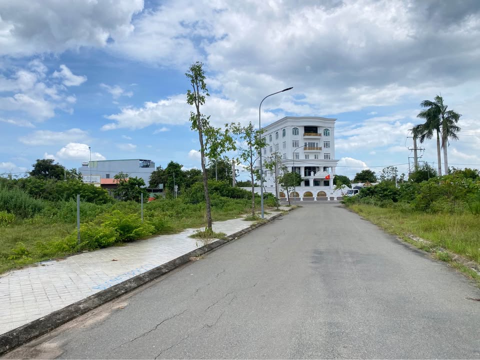 Bán đất Hoà Long gần Võ Văn Kiệt diện tích 100m2 giá 2 tỷ 190 triệu