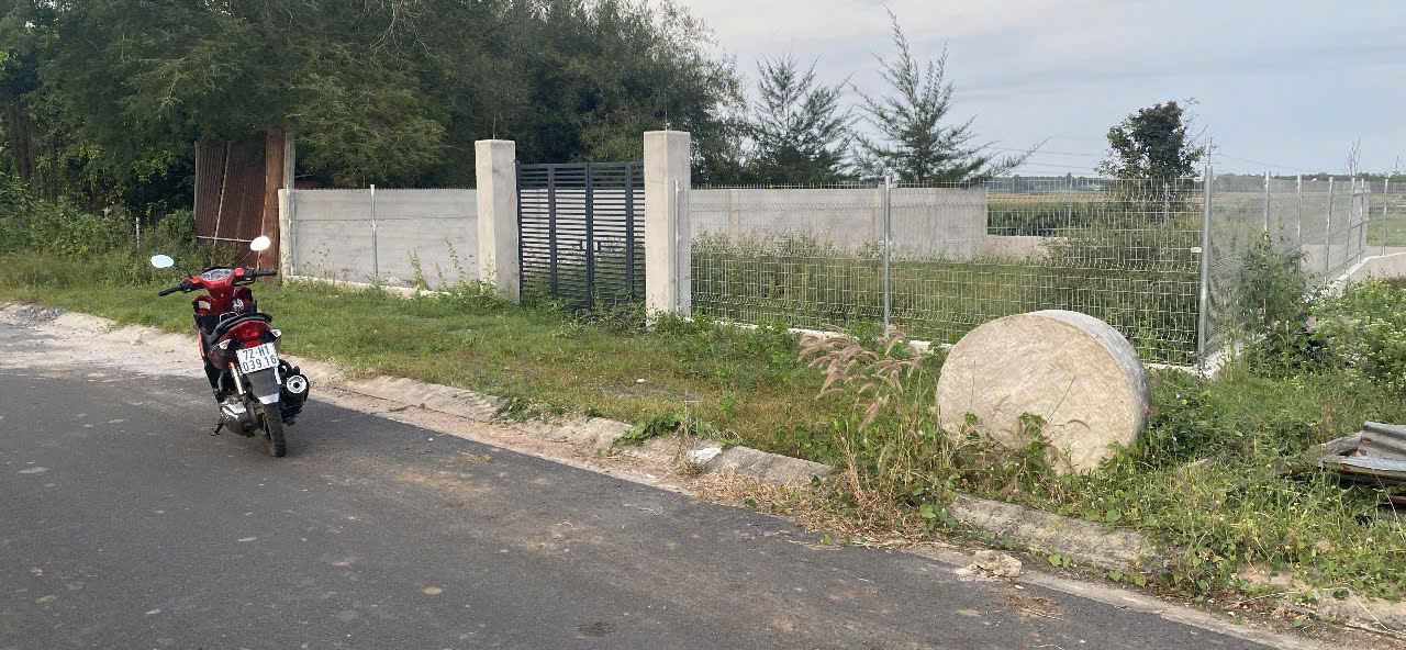 Bán đất mặt tiền KCN Đất Đỏ I diện tích 327m2 giá 1 tỷ 890 triệu