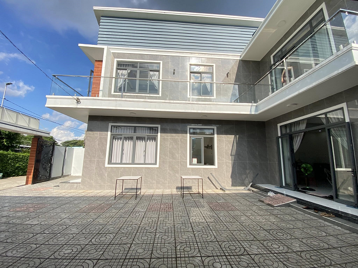 Bán Nhà 1 Lầu Sân Vườn 2 Mặt Tiền Trung Tâm Long Điền Giá 5 Tỷ 5