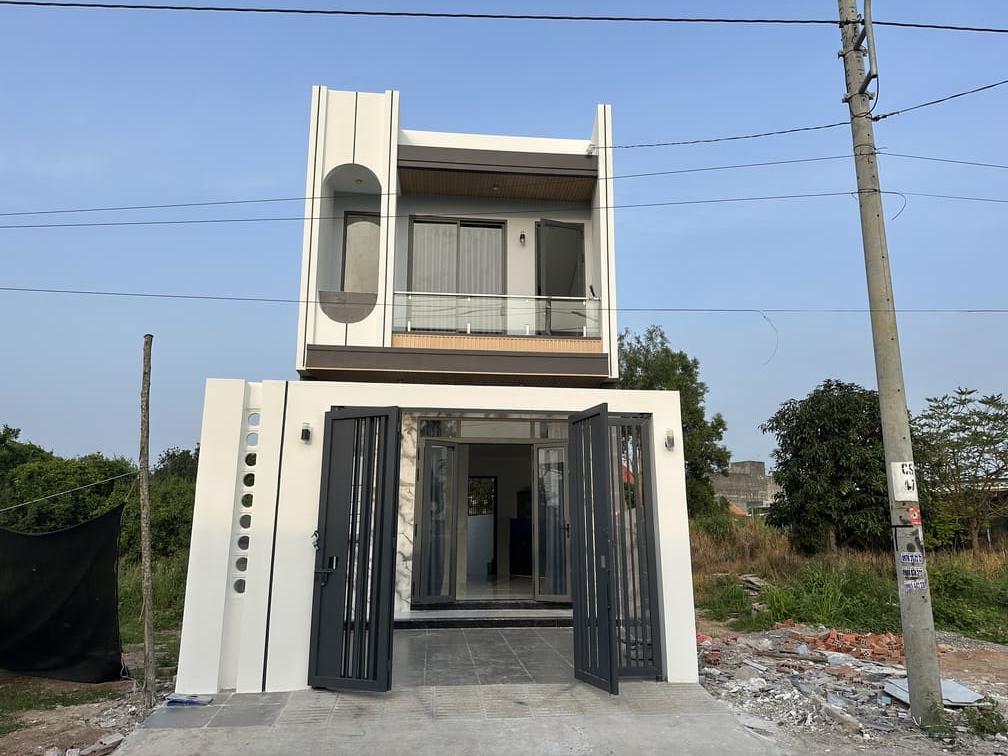 Bán nhà 1 trệt 1 lầu Đất Đỏ đường Lê Thánh Tông giá 2 tỷ 390 triệu