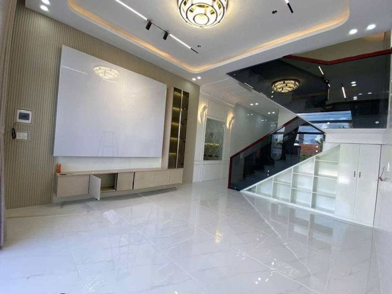 Bán nhà 1 trệt 1 lầu Long Điền trung tâm giá 2 tỷ 680