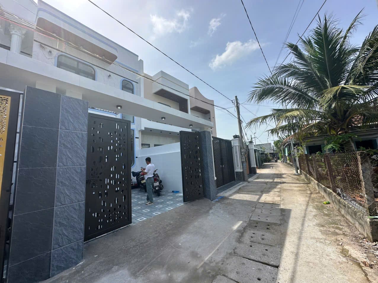 Bán nhà lầu Long Điền giá 2 tỷ 350 triệu, có sân ô tô