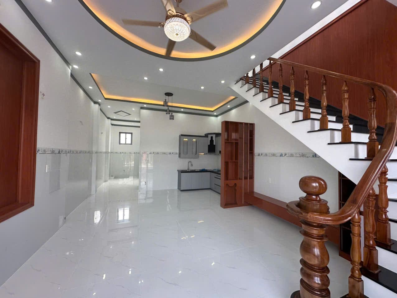 Bán nhà lầu Long Điền giá 2 tỷ 350 triệu, có sân ô tô