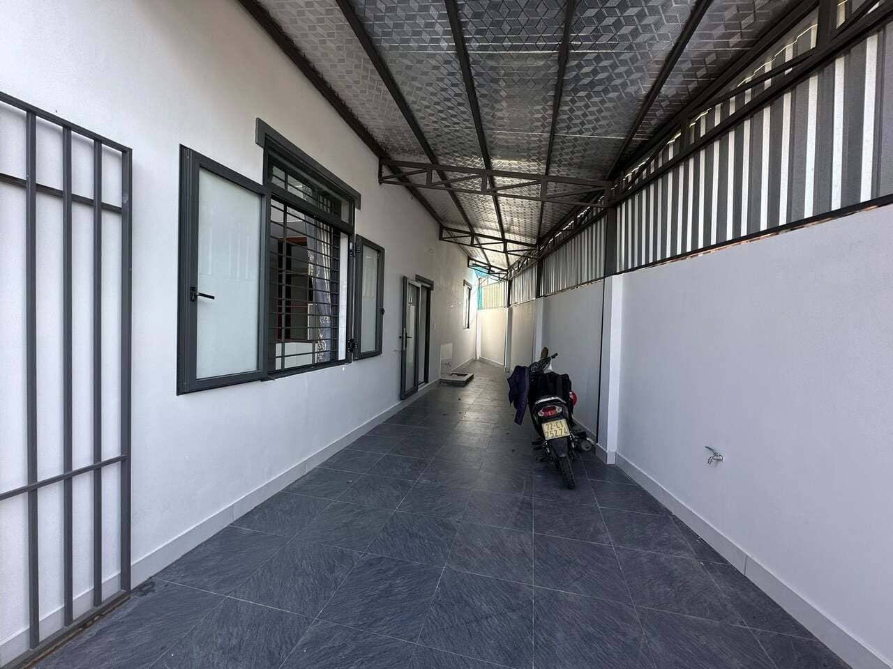 Bán nhà Long Điền 100m2 3 phòng ngủ gần chợ giá 2 tỷ 350