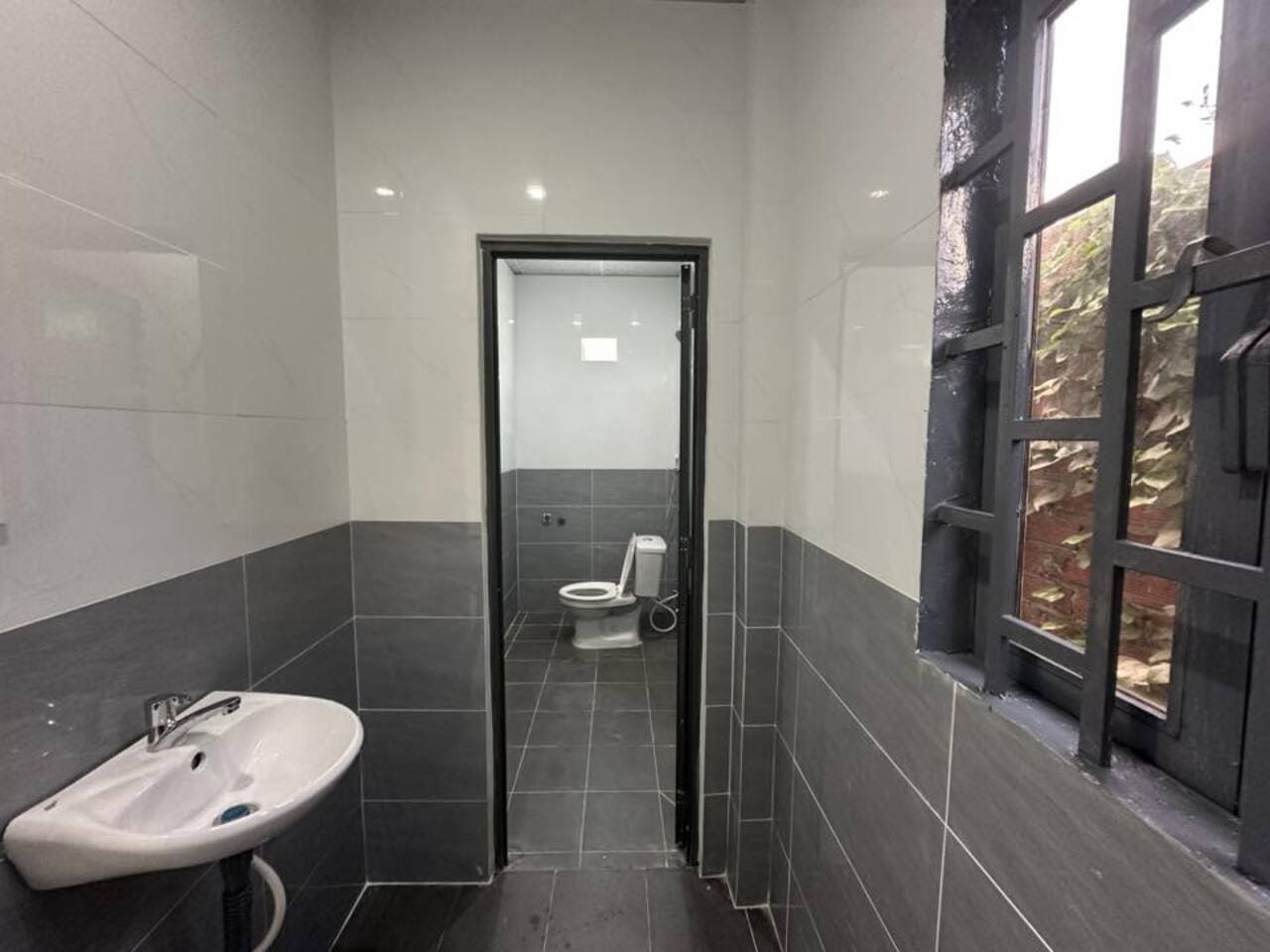 Bán nhà Long Điền gần trung tâm Bà Rịa giá 2,3 tỷ đường 9m