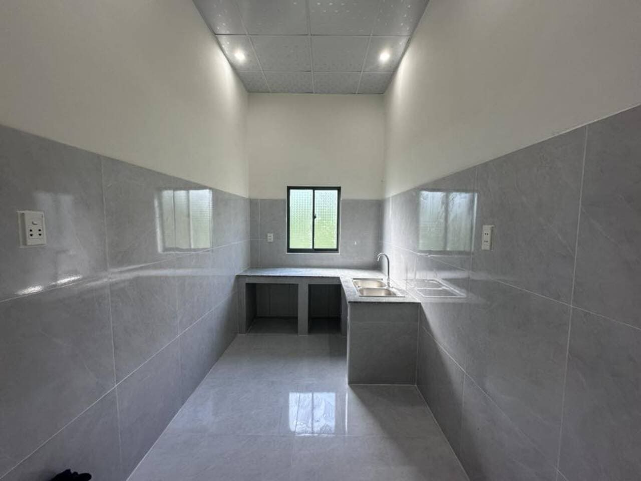 Bán nhà Long Điền gần trung tâm Bà Rịa giá 2,3 tỷ đường 9m