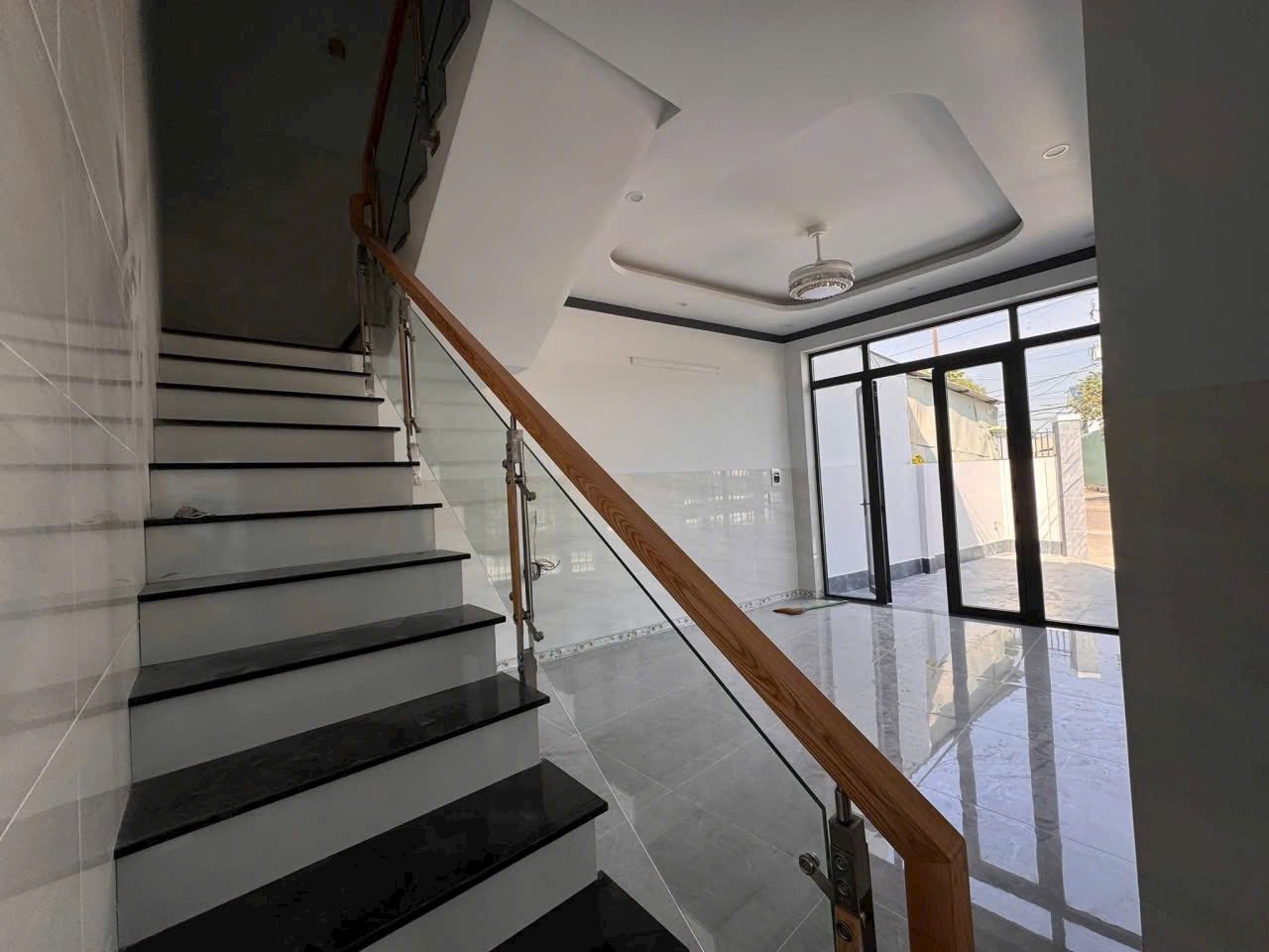 Bán nhà Long Điền mặt tiền Nguyễn Thị Hoa 90m2 giá 2 tỷ 850