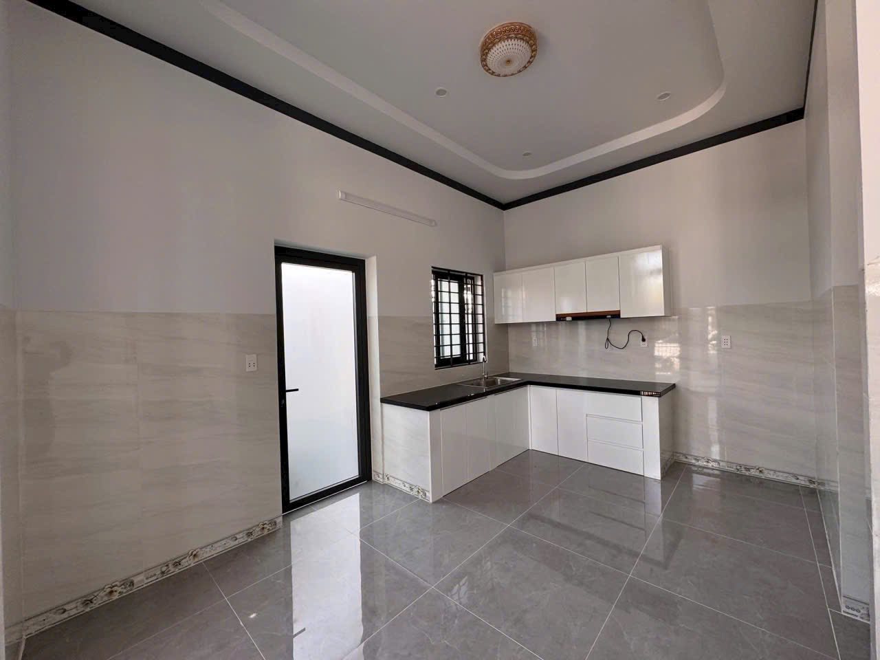 Bán nhà Long Điền mặt tiền Nguyễn Thị Hoa 90m2 giá 2 tỷ 850