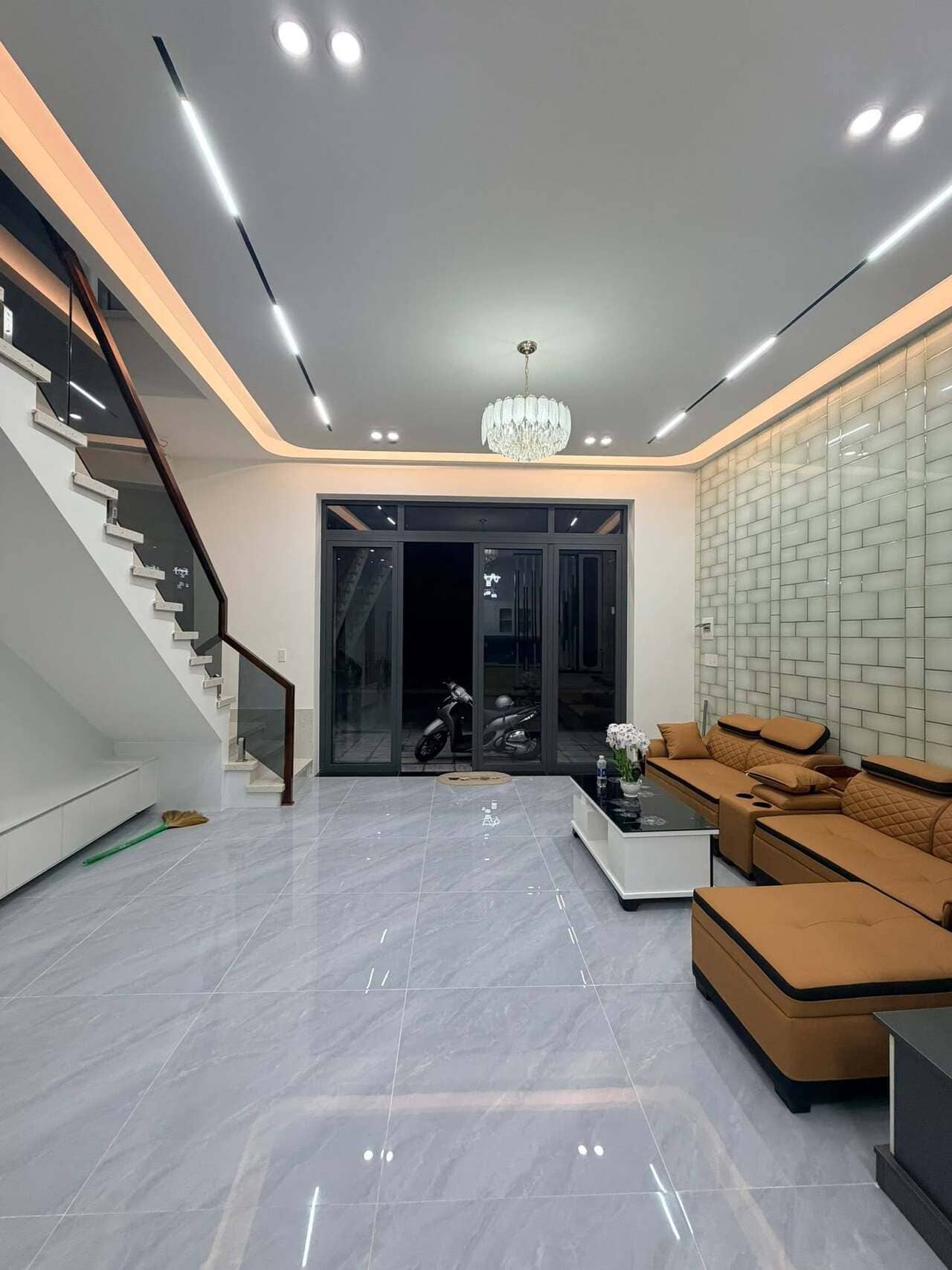 Bán nhà Long Tâm 1 trệt 1 lầu mặt tiền đường 16m giá 3 tỷ 150 triệu