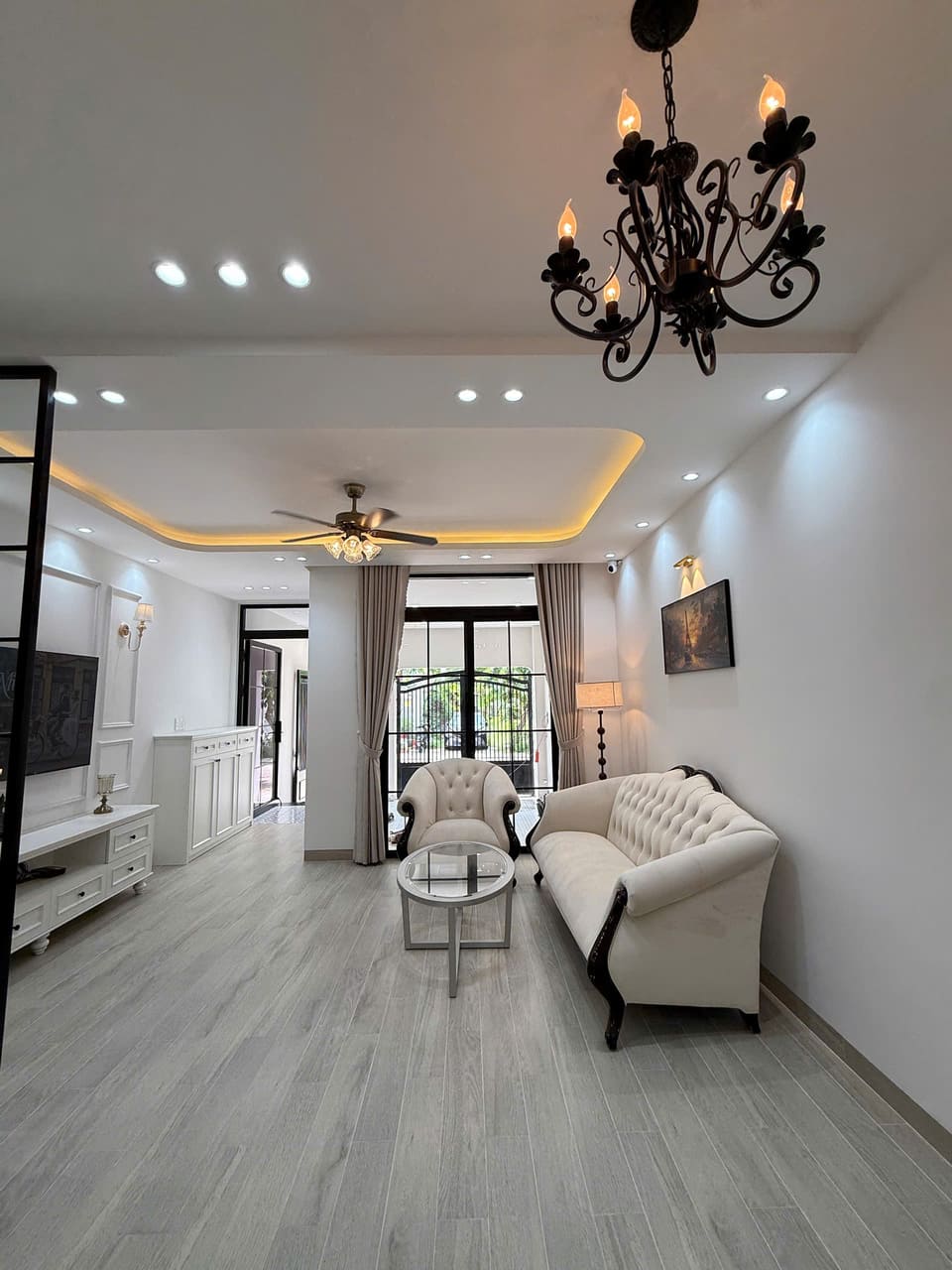 Bán nhà Tân Cổ Điển Gò Cát 6 Tam Long đầy đủ nội thất giá 5 tỷ 490 triệu