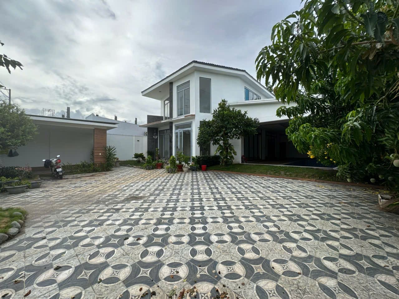 Bán villa hồ bơi trung tâm TP Bà Rịa đường Nguyễn Mạnh Hùng giá 13 tỷ
