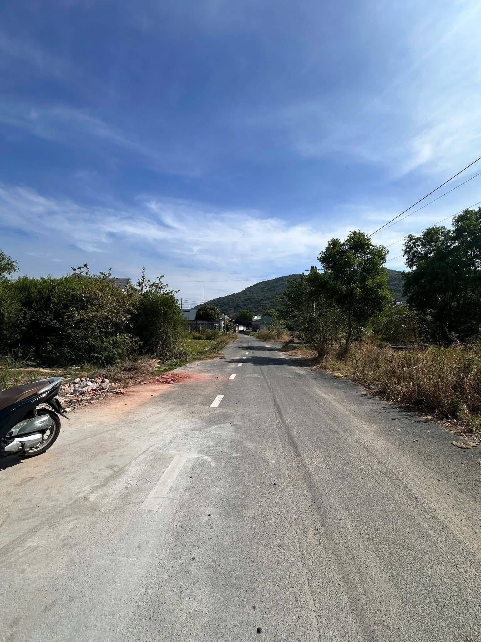 Nhà An Ngãi 2 mặt tiền nhựa 100m2 thổ cư giá 2 tỷ 300