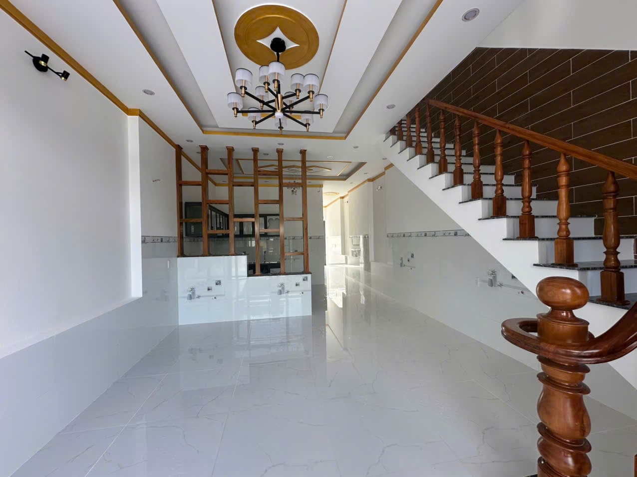 Bán nhà mái Thái mặt tiền Cao Văn Ngọc Long Điền, 1 trệt 1 lầu giá 2,9 tỷ