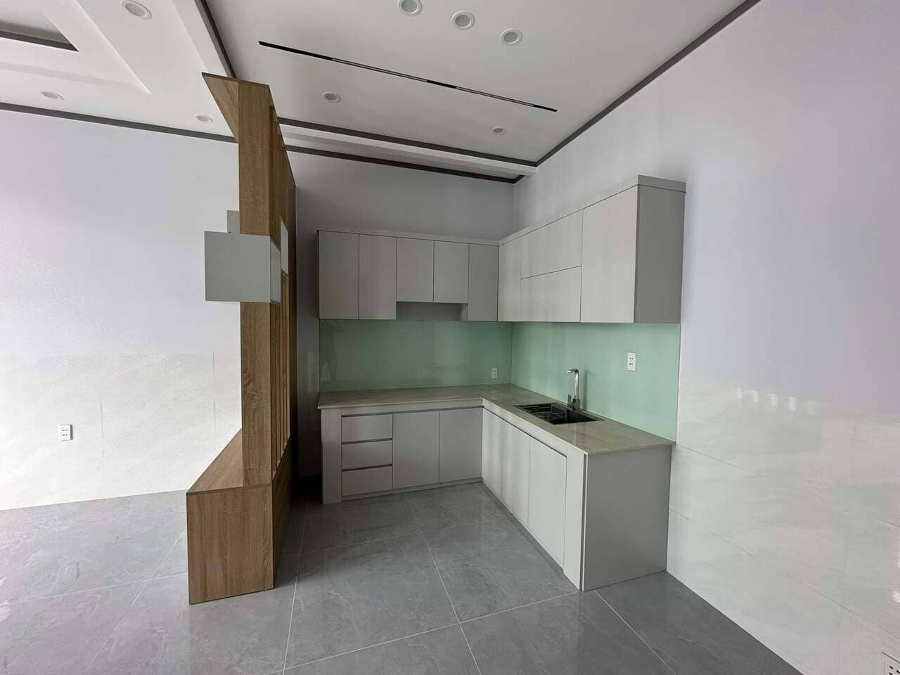 Nhà đẹp Long Điền 1 trệt 1 lầu ô tô tới nhà giá 2 tỷ 680 triệu