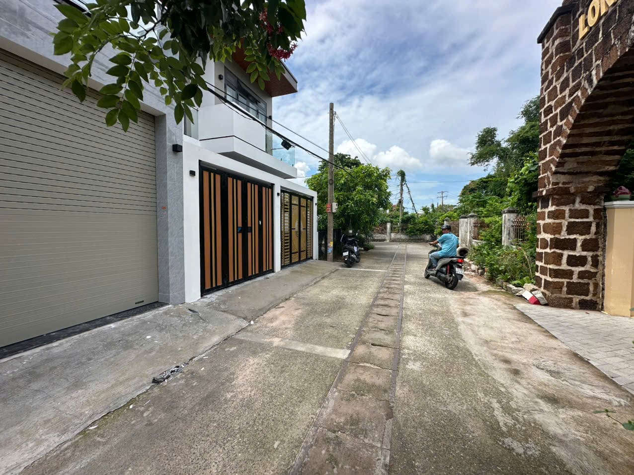 Bán nhà trung tâm Long Điền 1 trệt 1 lầu, 3 phòng ngủ giá 2,45 tỷ