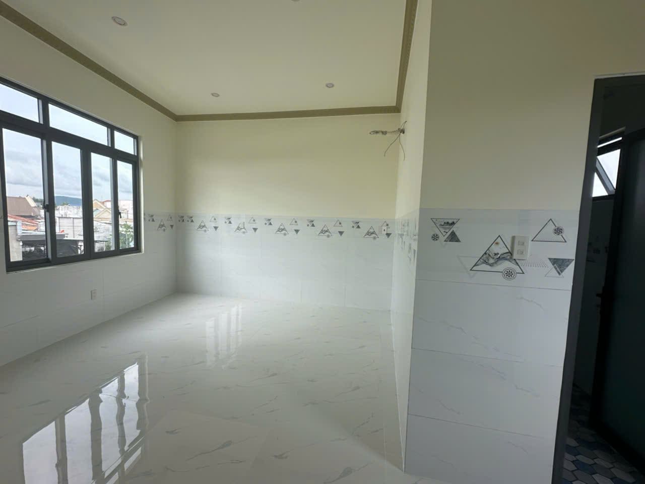 Nhà mặt tiền trung tâm Long Điền giá 3,9 tỷ
