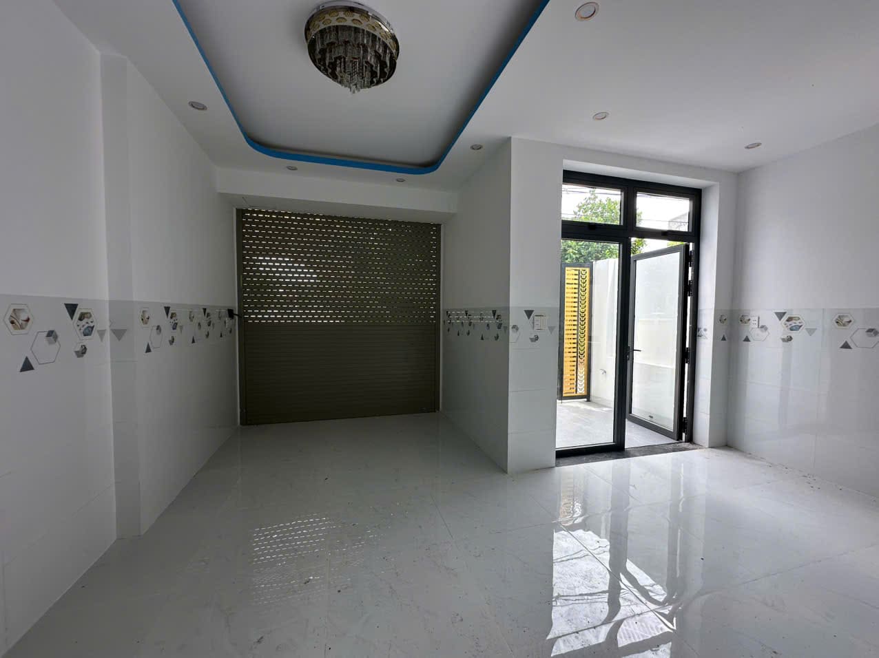 Bán nhà trung tâm Long Điền 1 trệt 1 lầu, 3 phòng ngủ giá 2,45 tỷ