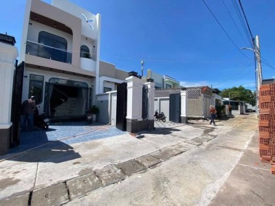 Bán nhà 1 trệt 1 lầu Long Điền trung tâm giá 2 tỷ 680