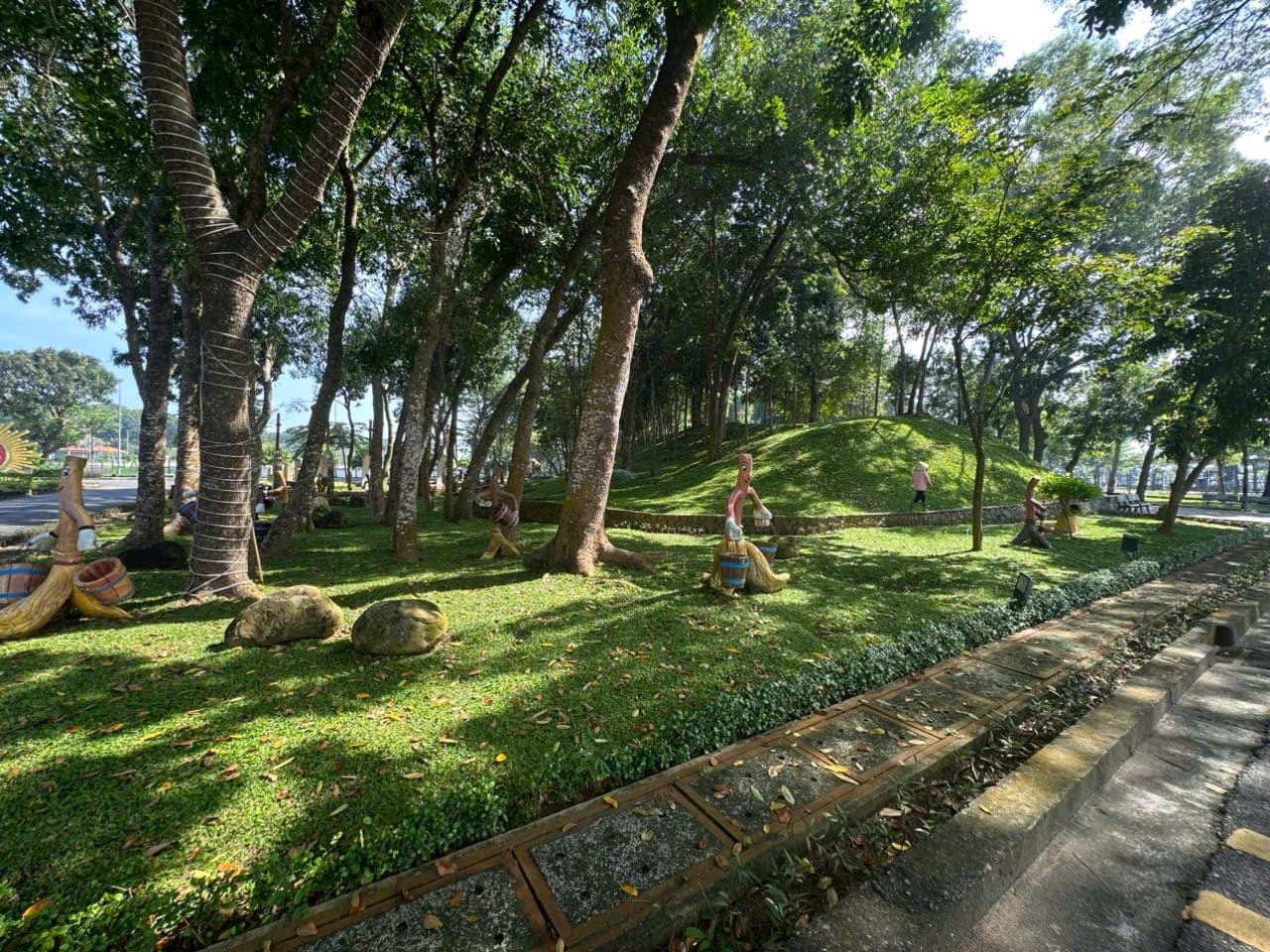 ây xanh Trong Công Viên Bàu Thành