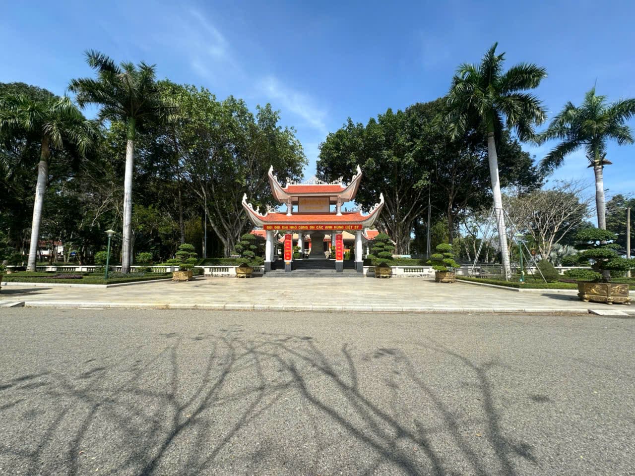 Di tích nghĩa trang liệt sĩ Bàu Thành Long Điền