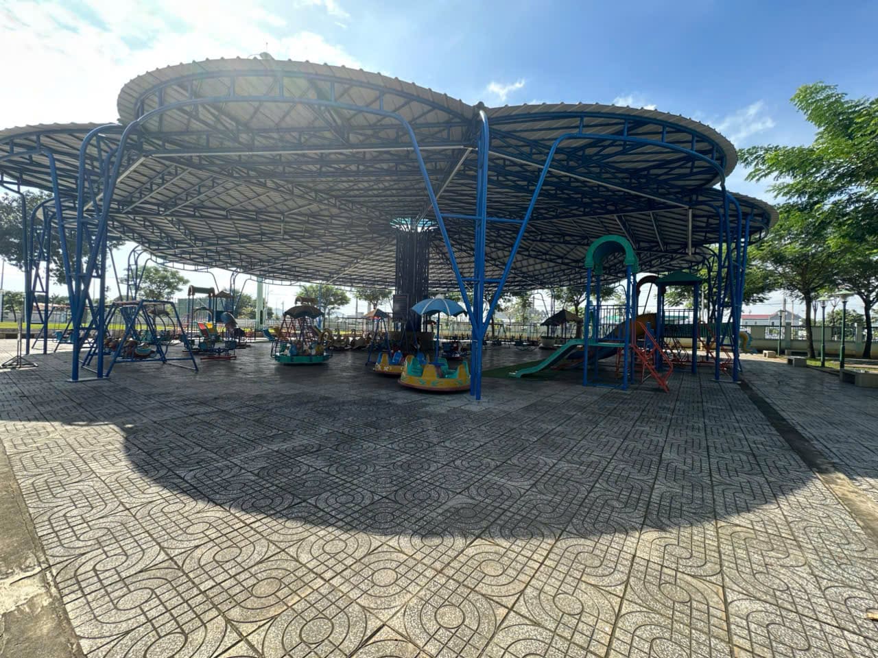 Khu Vui Chơi Trẻ Em Trong Khuôn Viên