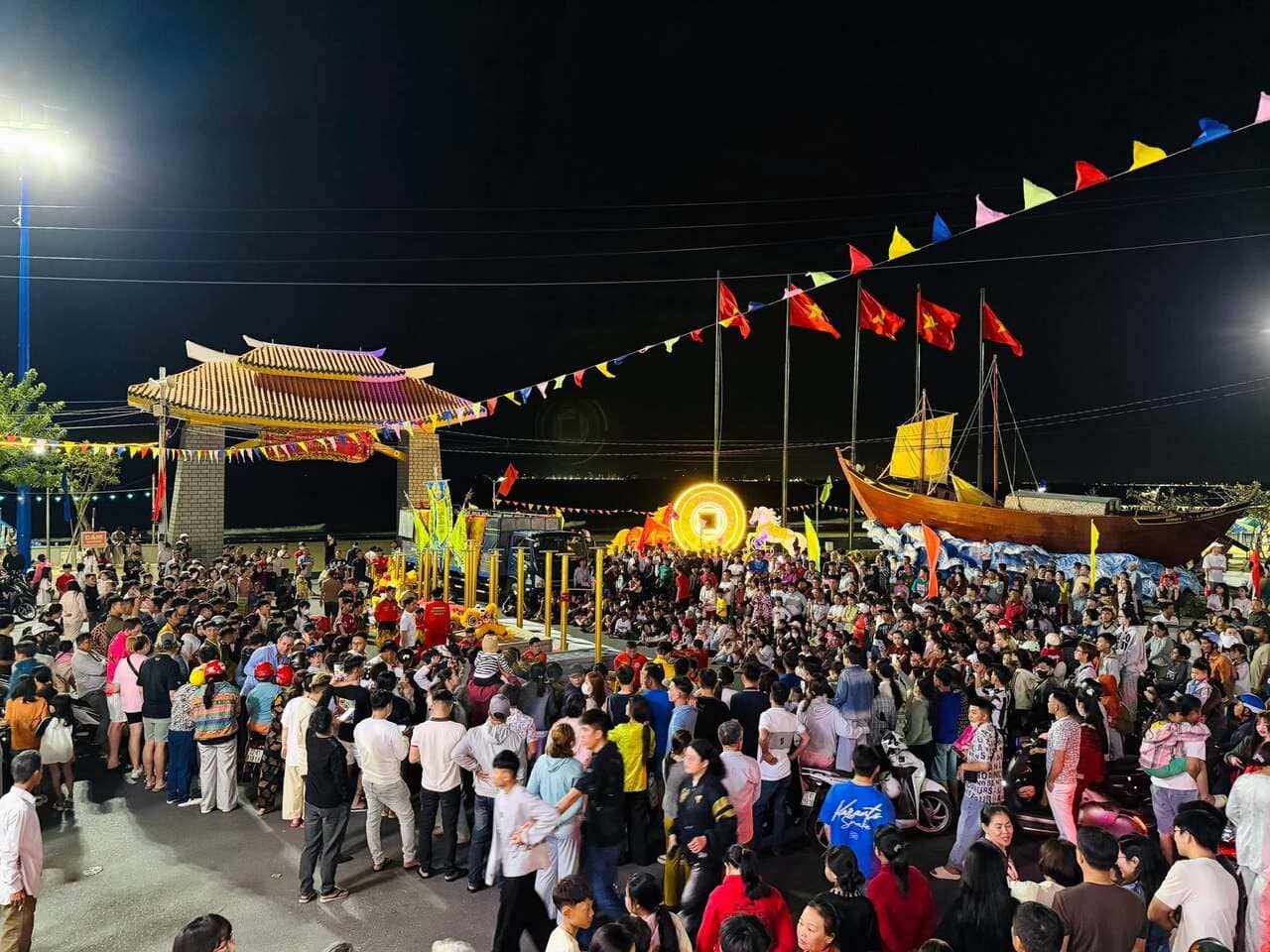 Hình Ảnh: Lễ Hội Dinh Cô Long Hải