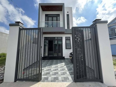 Nhà đẹp Long Điền 1 trệt 1 lầu ô tô tới nhà giá 2 tỷ 680 triệu