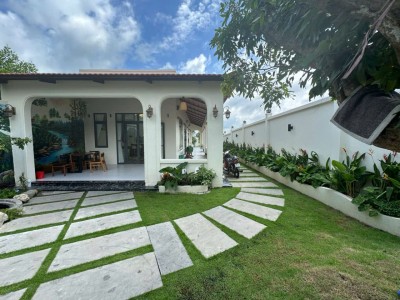 Nhà vườn mái ngói đỏ gần biển Lộc An
