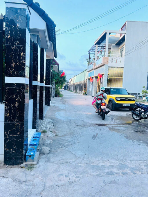 Bán nhà giá tốt gần chợ, trường học ở Lò Vôi
