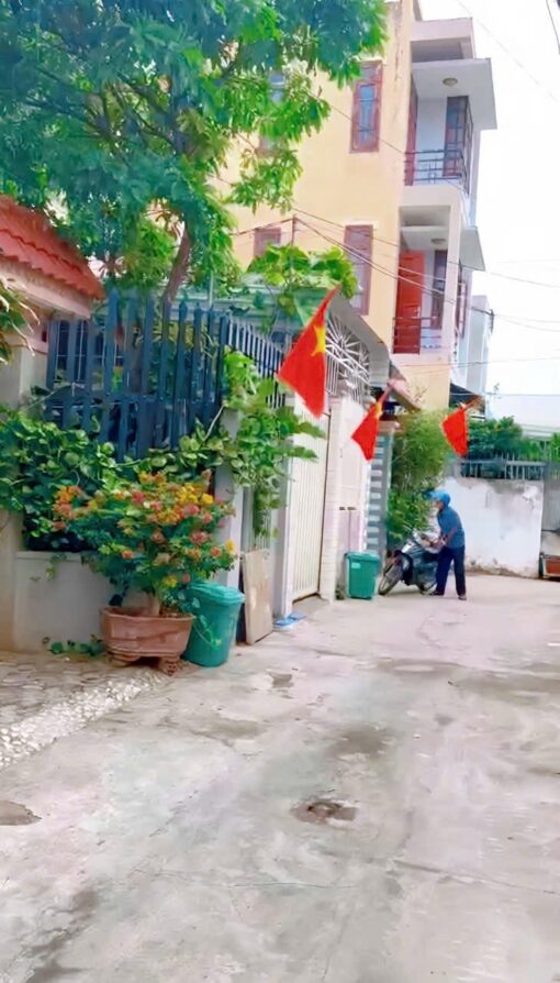 Bán đất tặng nhà