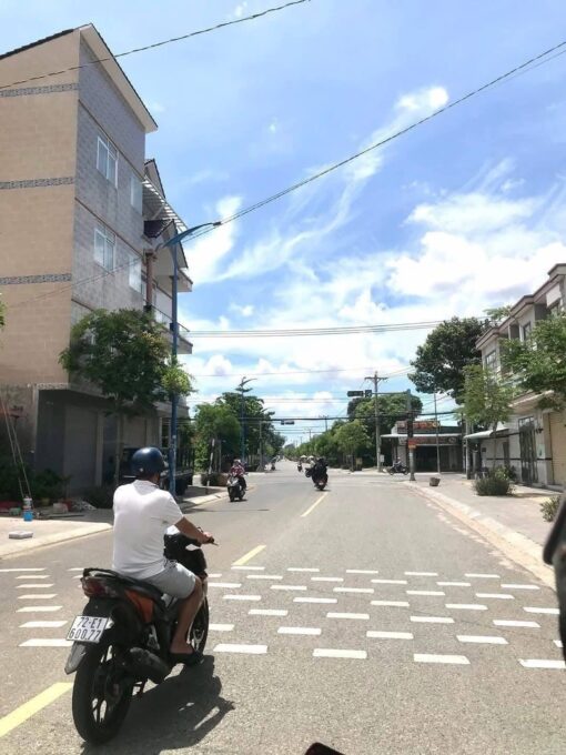 Bán lô góc 3 mặt tiền đường nhựa số 16